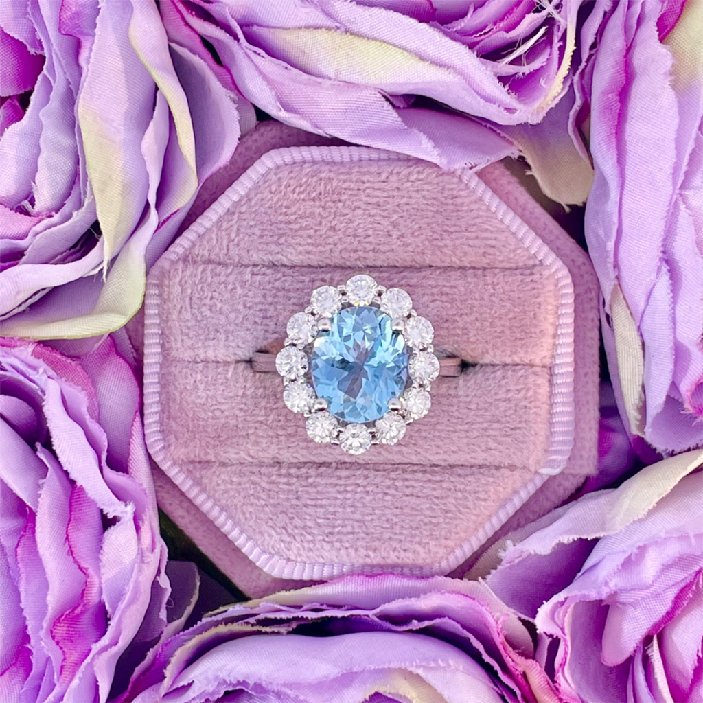 18k White Gold Aquamarine Ring with Diamond Halo