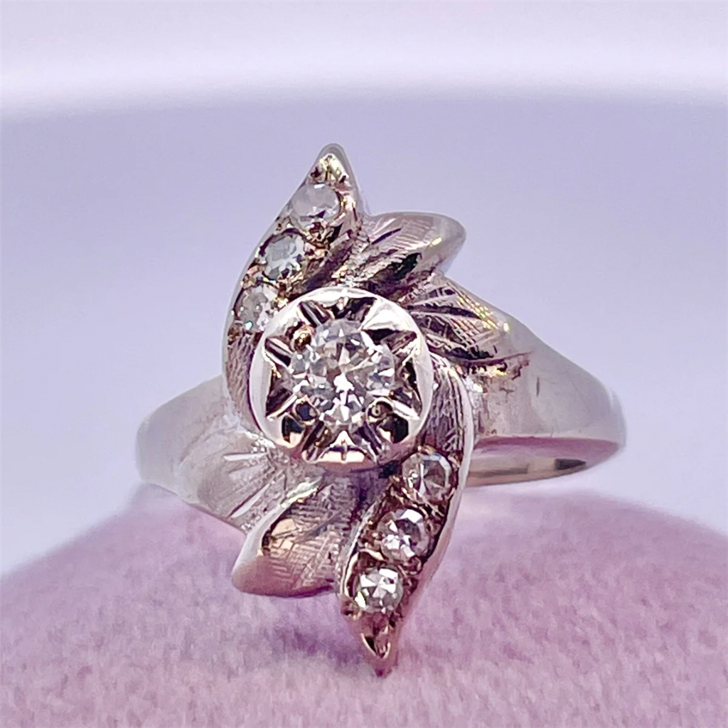 Estate- 14K White Gold Diamonds Ring