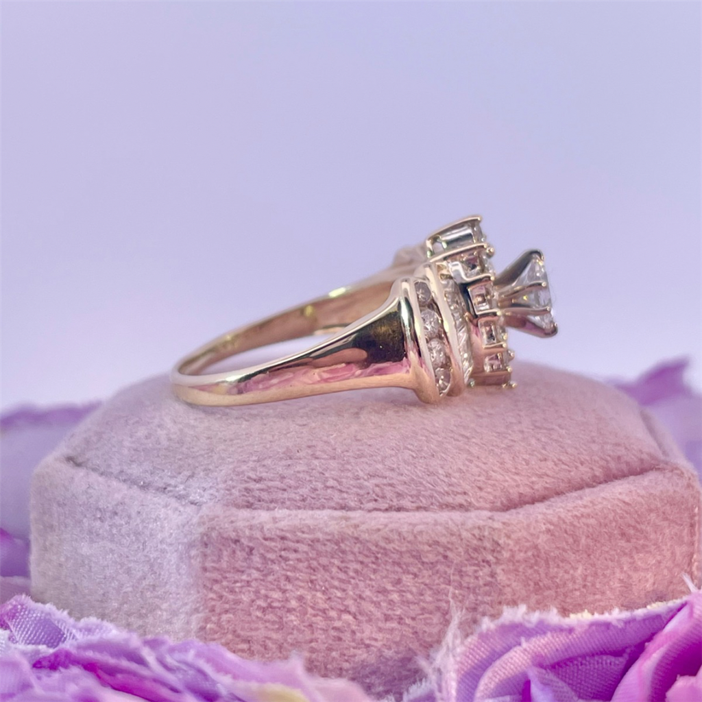 Estate- 14K Yellow Gold Natural Diamond Cocktail Ring