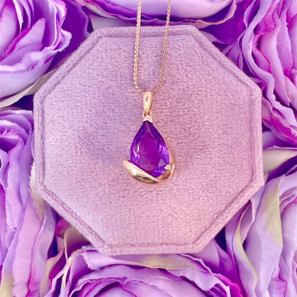 Estate-14K Yellow gold amethyst pendant