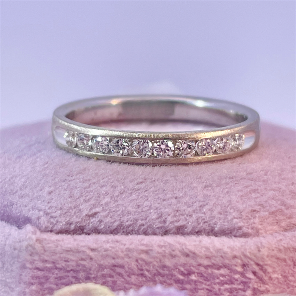 Estate-14K White Gold Satin Finish Diamond Wedding Band
