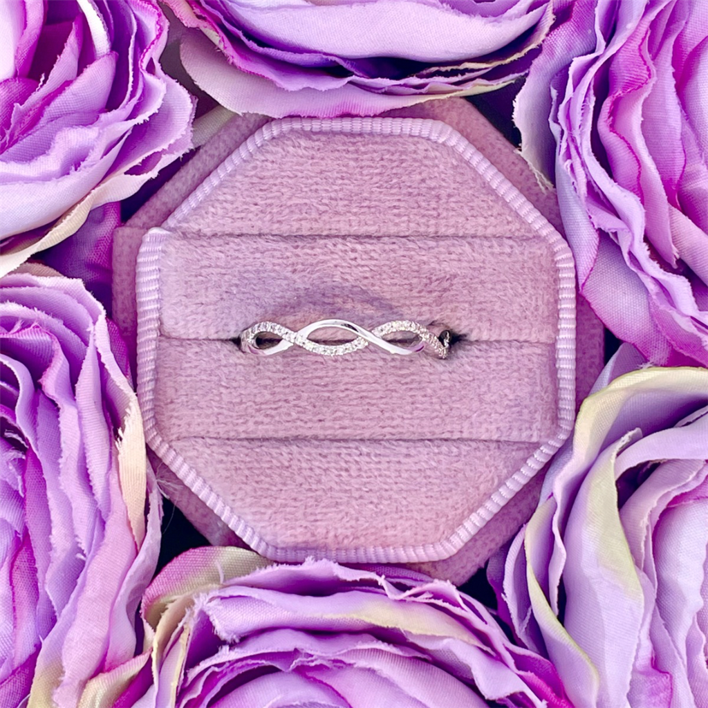 Estate-10K White Gold and Diamond Band