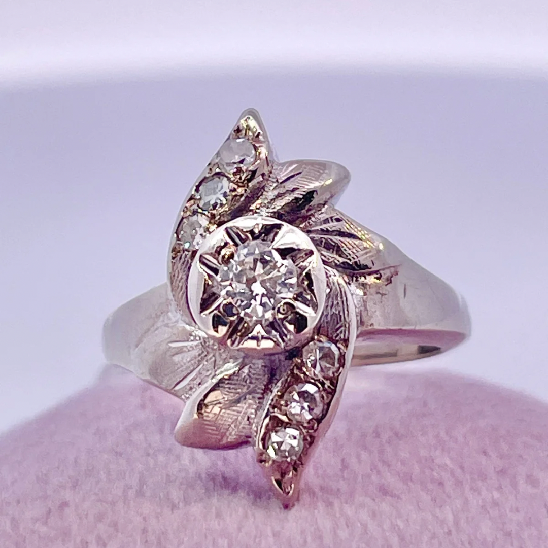 Estate- 14K White Gold Diamonds Ring