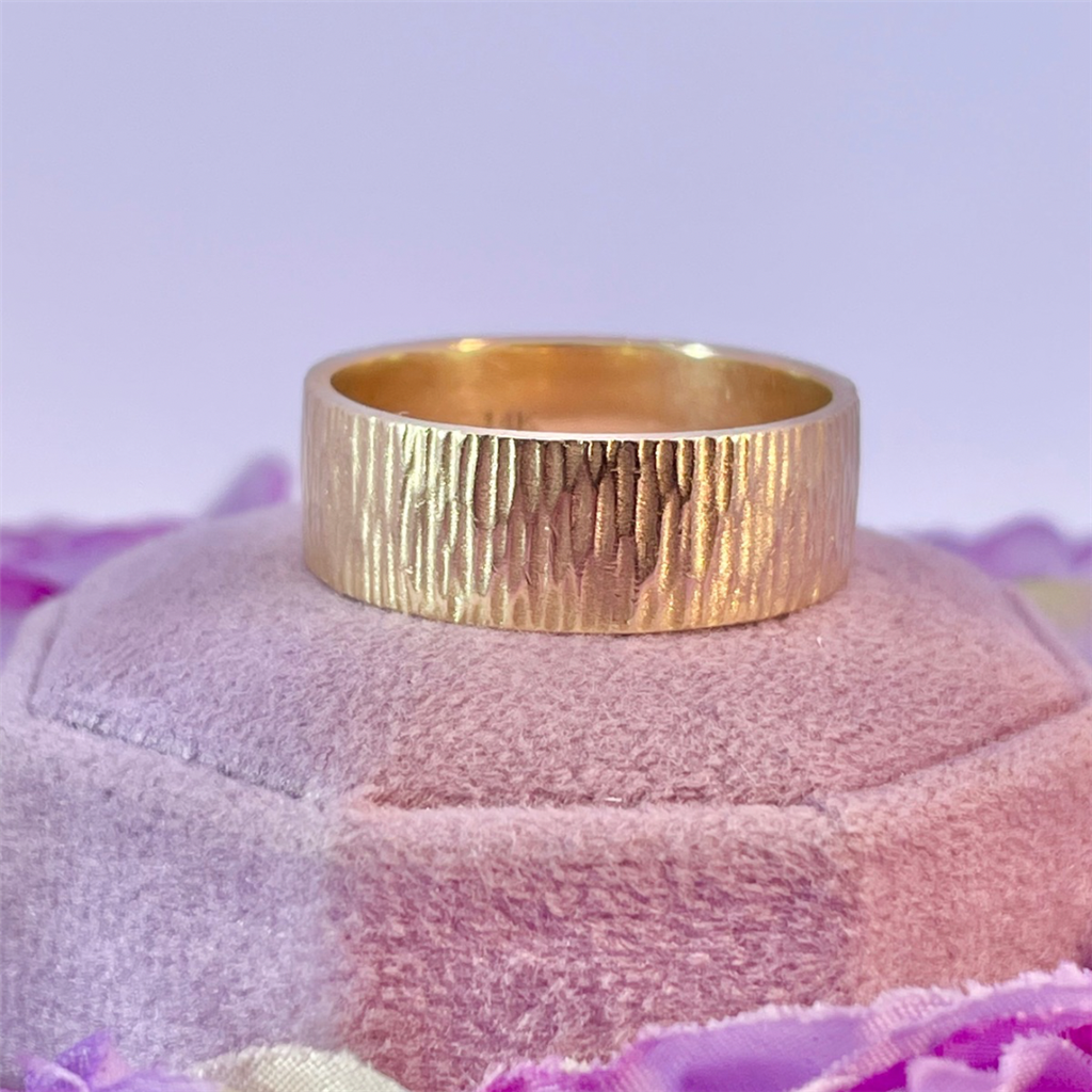 Estate- 14K Yellow Gold Mens Hammered BarkTextured Band