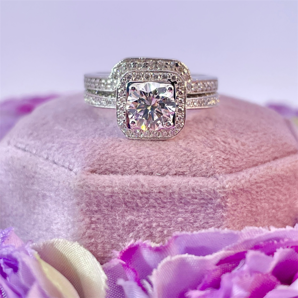 Estate- 14K White Gold Natural Diamond Wedding Set